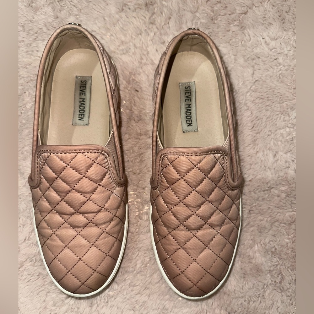 SOLD! Steve Madden Ecentrcq Sneakers